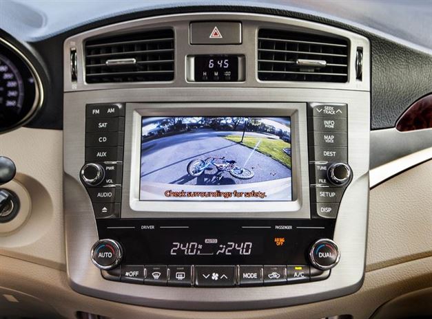 A car dashboard with a screen

AI-generated content may be incorrect.